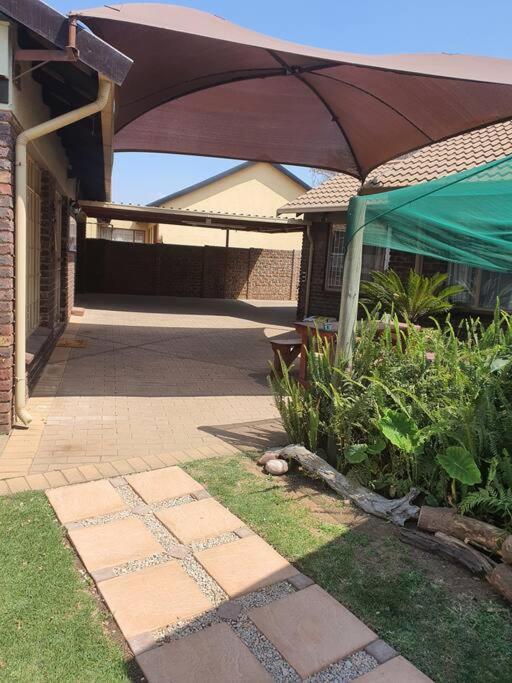 Funky Dot Sleeping Spot Apartment Kempton Park Exterior foto